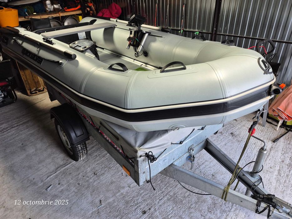 Vand barca Quicksilver cu motor Mercuri 6 CP sonar lowrance si remorca