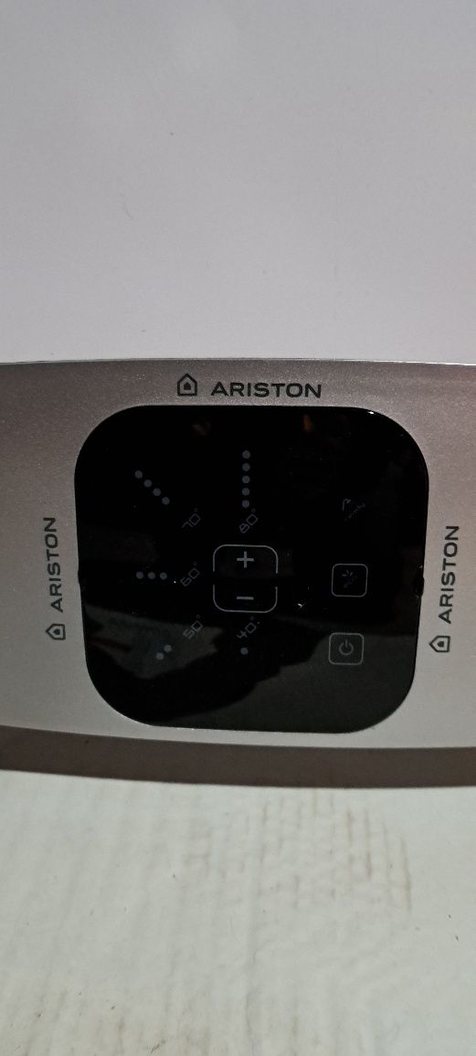 Vând Boiler electric Plat Ariston