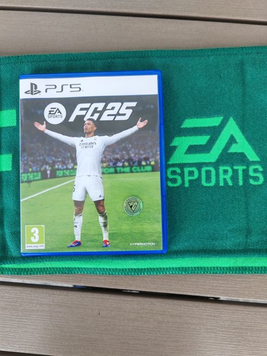 FC 25 за Playstation 5 плюс шал EA Sports