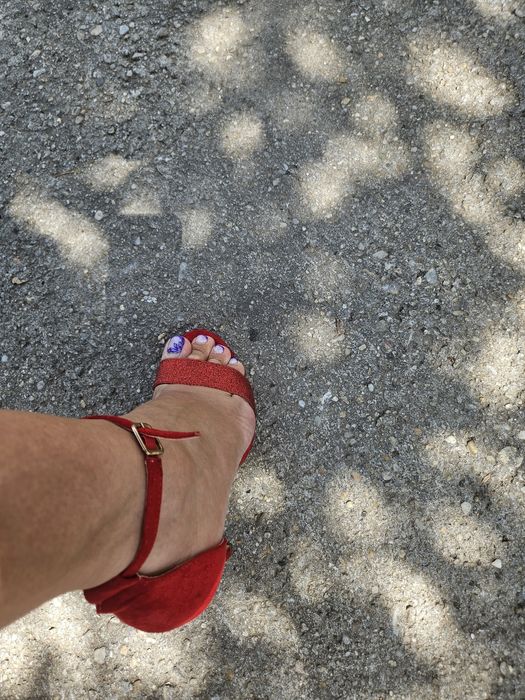 Sandale cu toc cui si ci toc gros