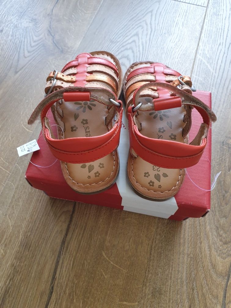 Детски сандали Kickers Diveta