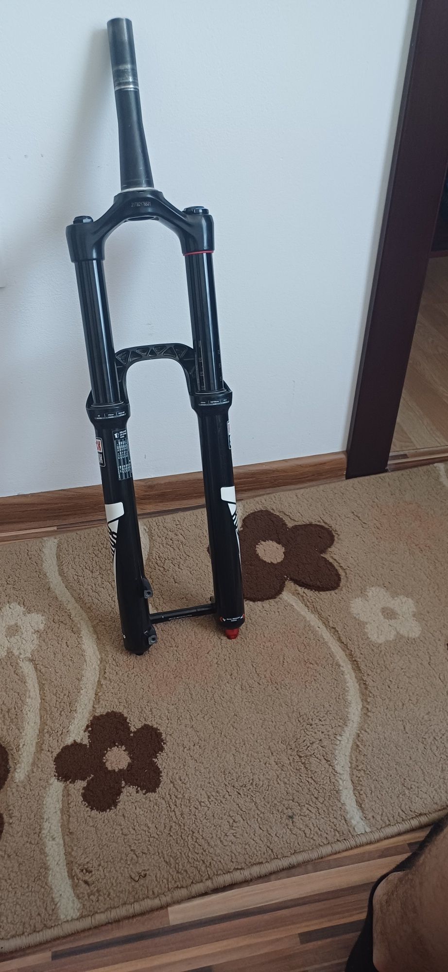 Вилка RockShox yari