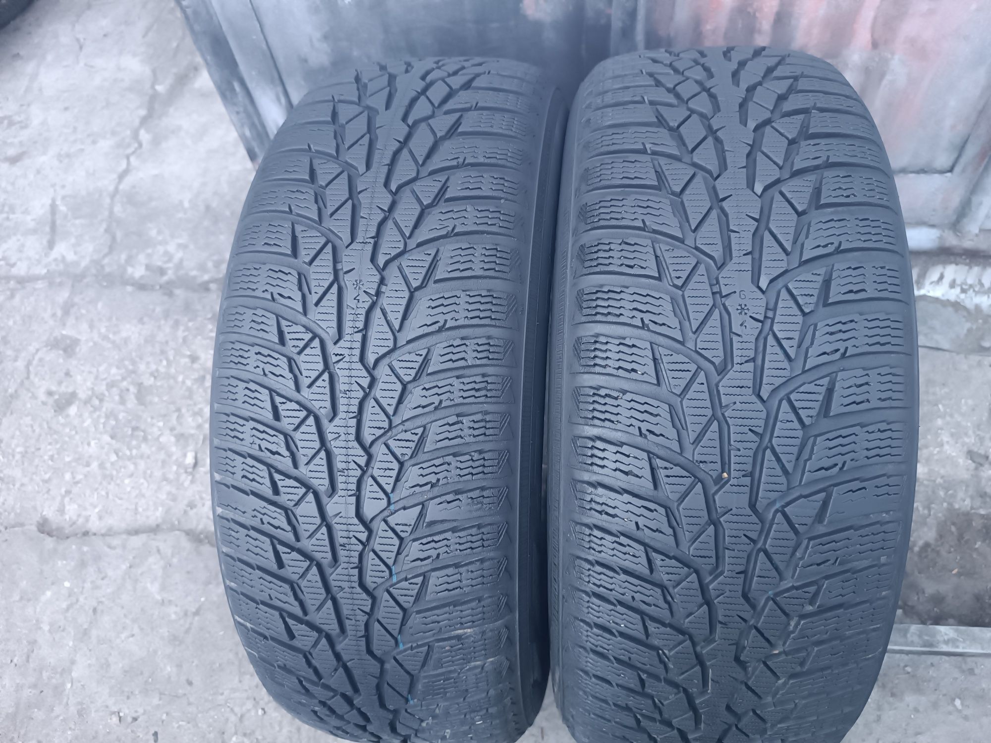 215/60/16 Nokian