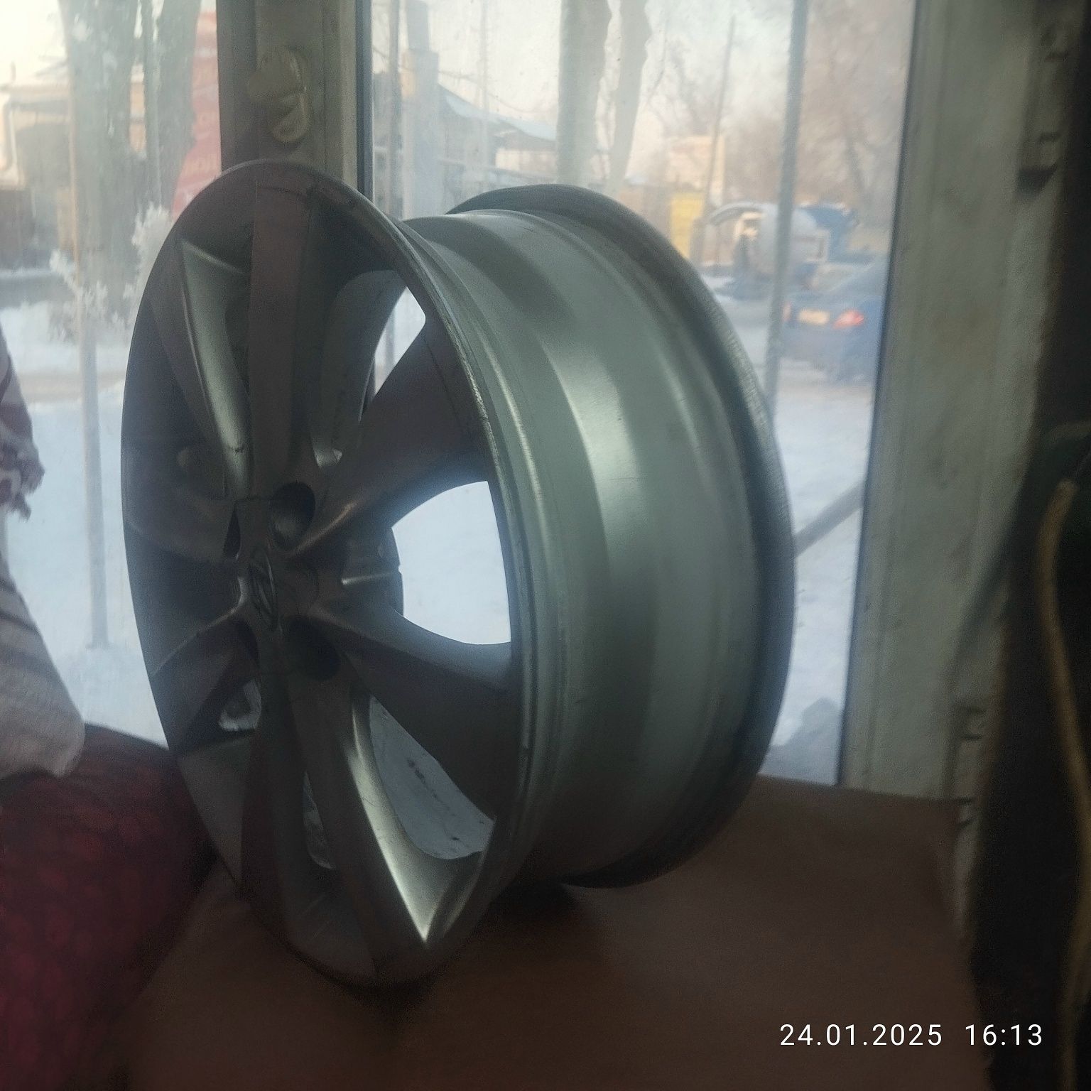 Продам диск с шиной от hyundai 16 размер