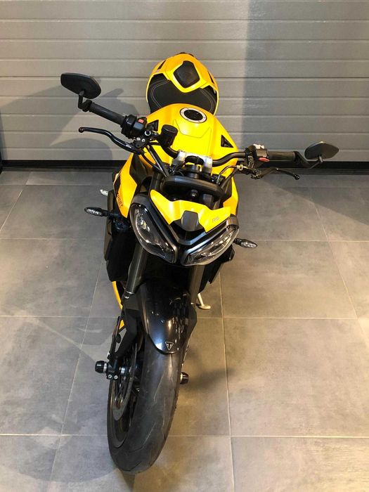 Motocicleta Triumph Street Triple 765 RS Second, model 2024