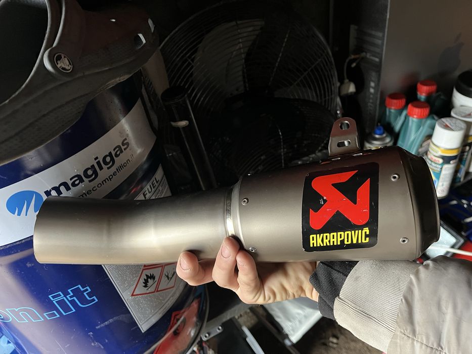 Finala AKRAPOVIC doar vand