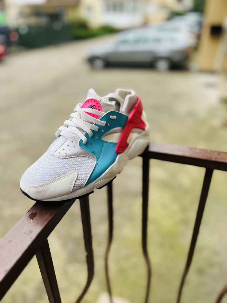 Preț fix,Nike Huarache nu Adidas Nr38,5 Int24cm