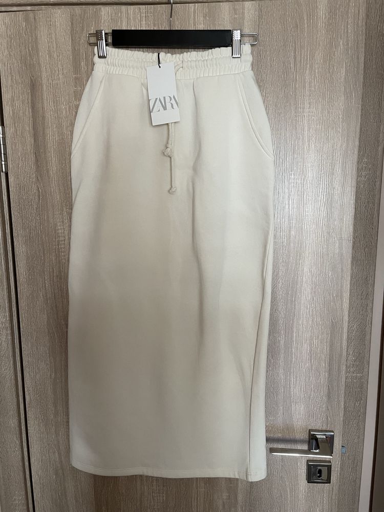 Нови с етикет спортни долнища ZARA