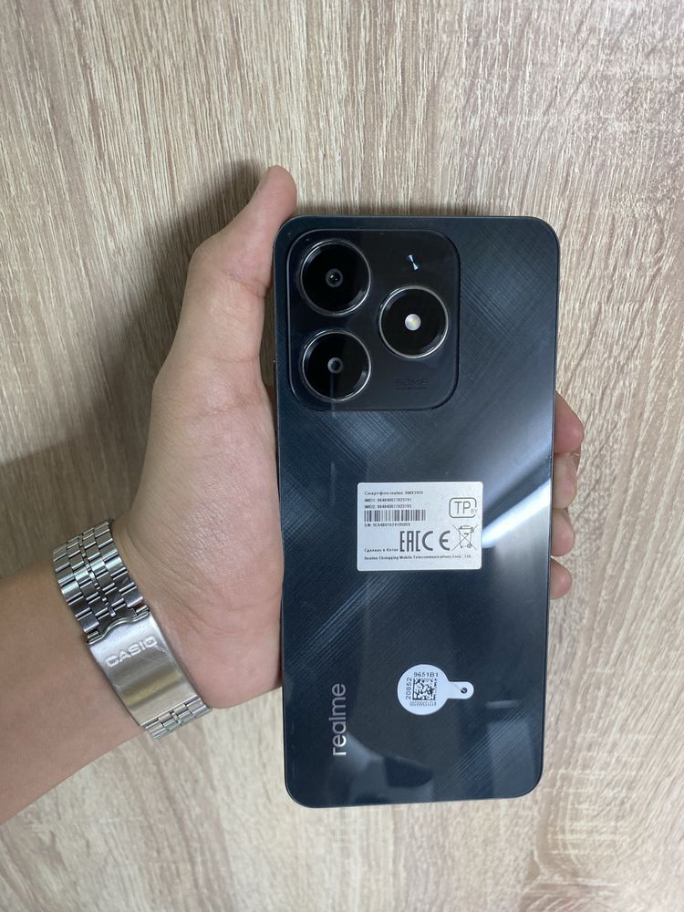 Realme C61 256GB.