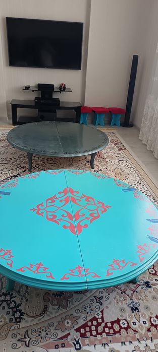 Продаются два стола с национальным узором