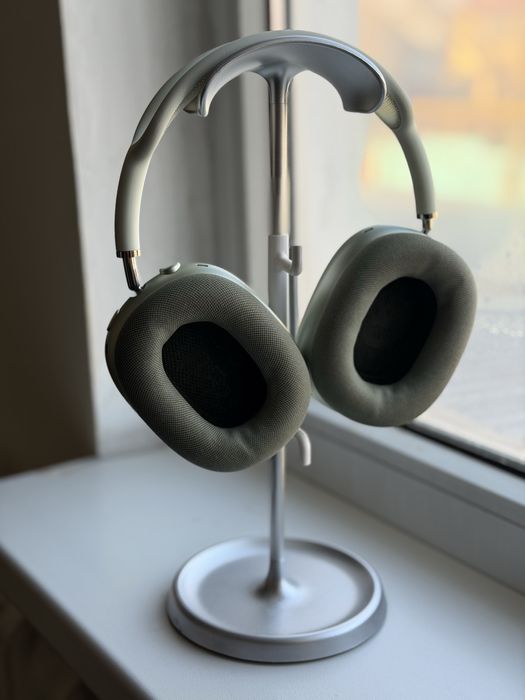 Airpods max lightning в отличном состоянии без коробки оригинал