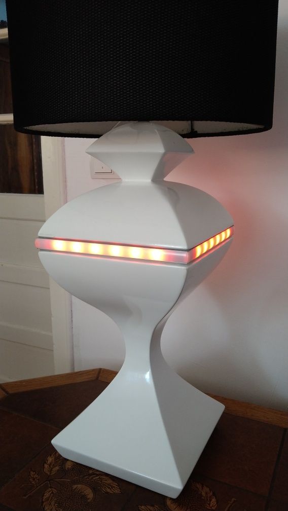 Lampa de salon smart RGBCCT alb - negru.