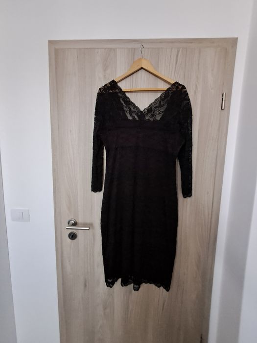 Rochie neagra din dantela pt ocazii