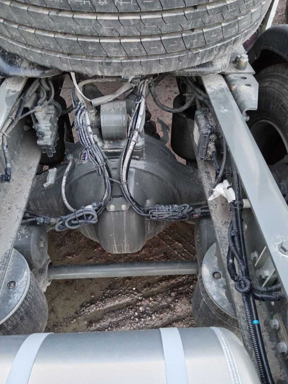 Тягач Howo T7H 4x2 CNG