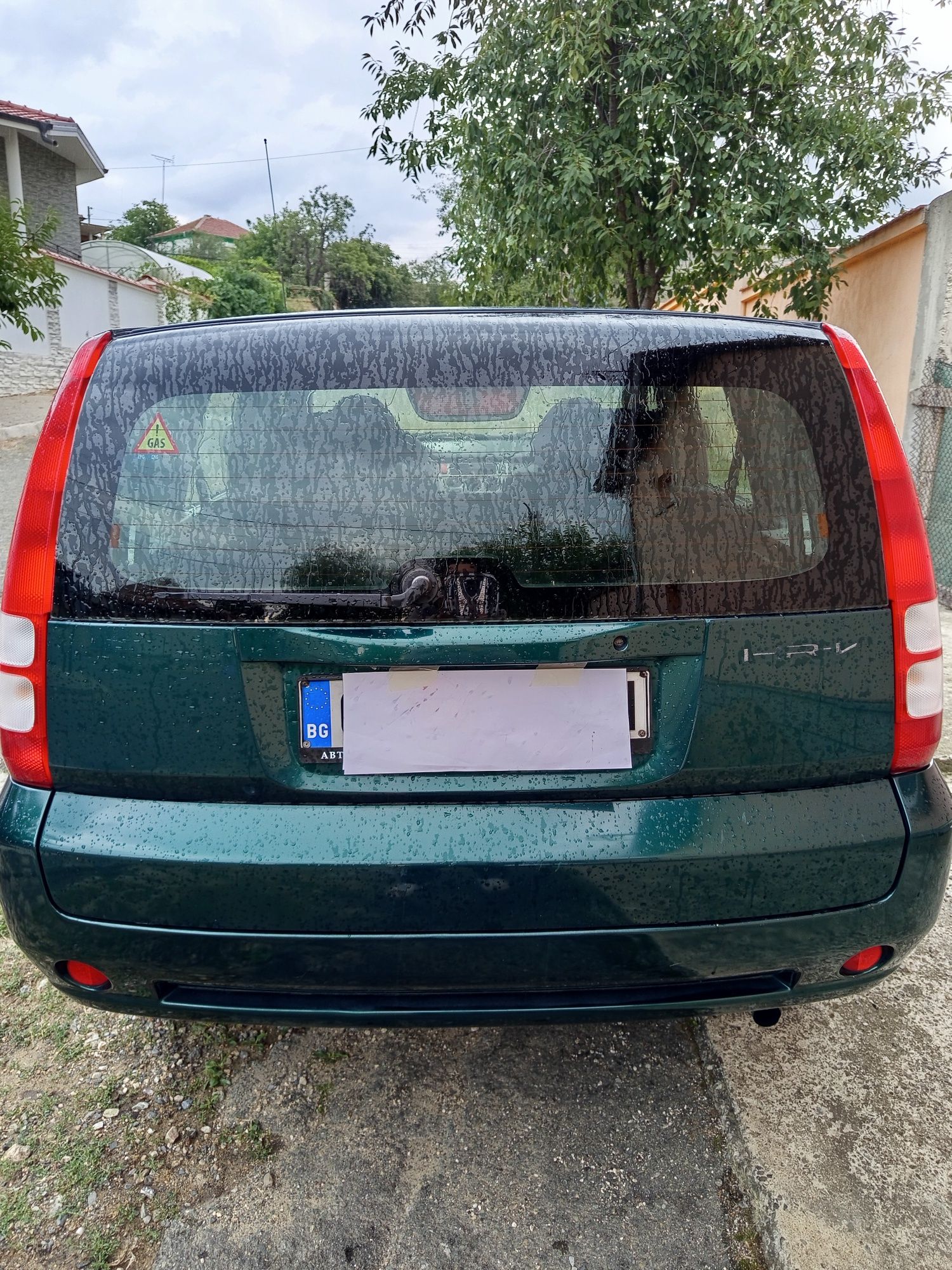 Продавам Хонда HRV