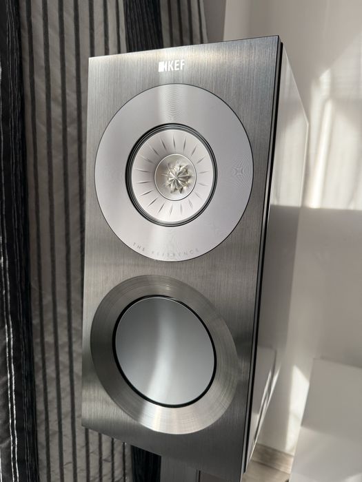 Kef Reference 1 Meta + KEF S-RF1 stands black + Grile optionale