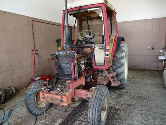 Dezmembrez tractoare Case IH 833.844 845 856 956 1056