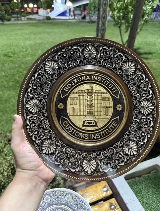 Premium yongʻoq lagan-qoʻl mehnati logoni buyurtma asosida qoyib bramz