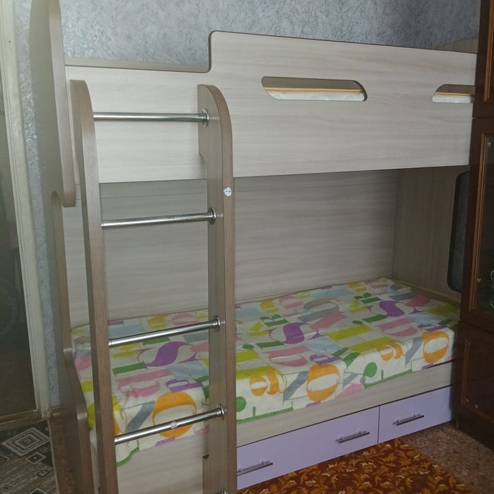 Продам, двух ярусную кровать, бу, кшт