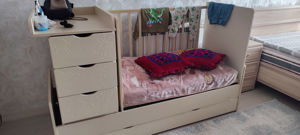 Продаем манеж- кровать в отличном состоянии