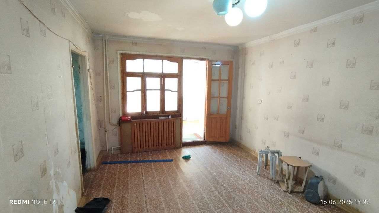 АВИАГОРОДОК  продаётся 2 комнатная квартира на 2 этаже 52кв.м.