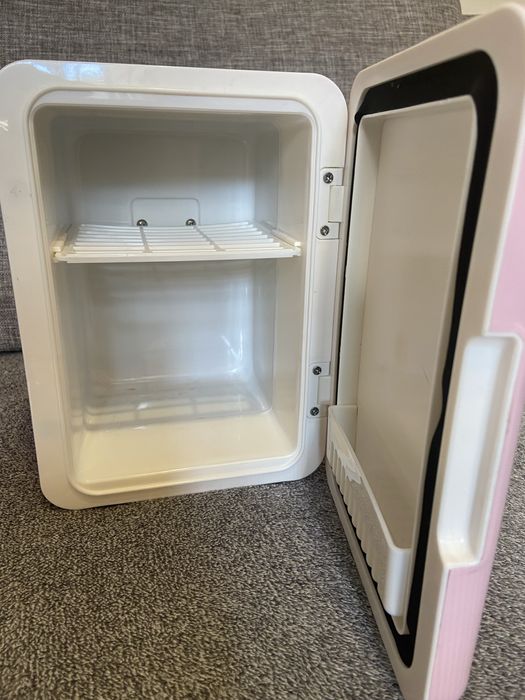 Vand frigider cosmetice