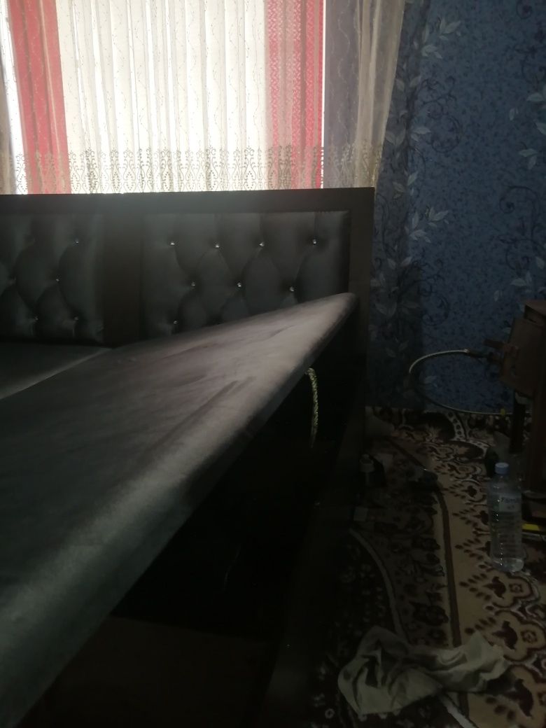 Диваны сотилади donali