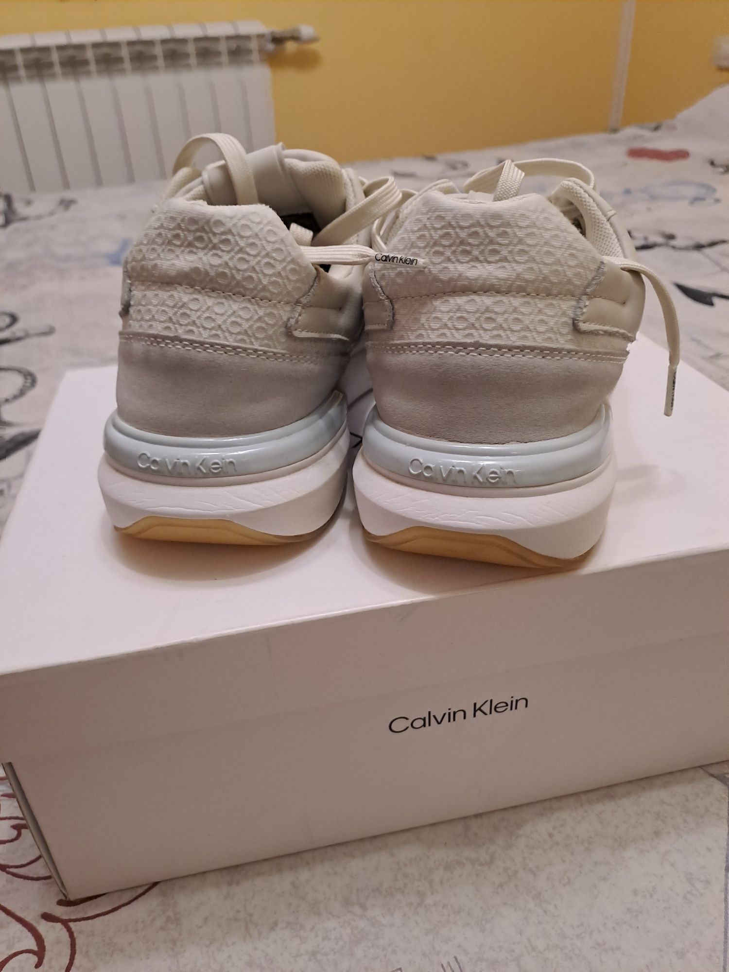 Маратонки Calvin Clein номер 38