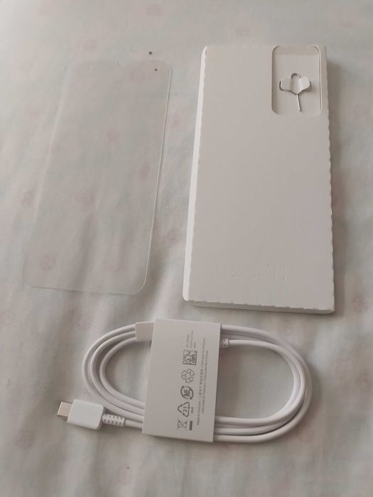 Vând  samsung a  14. Ca nou la cutie. Arata Impecabil