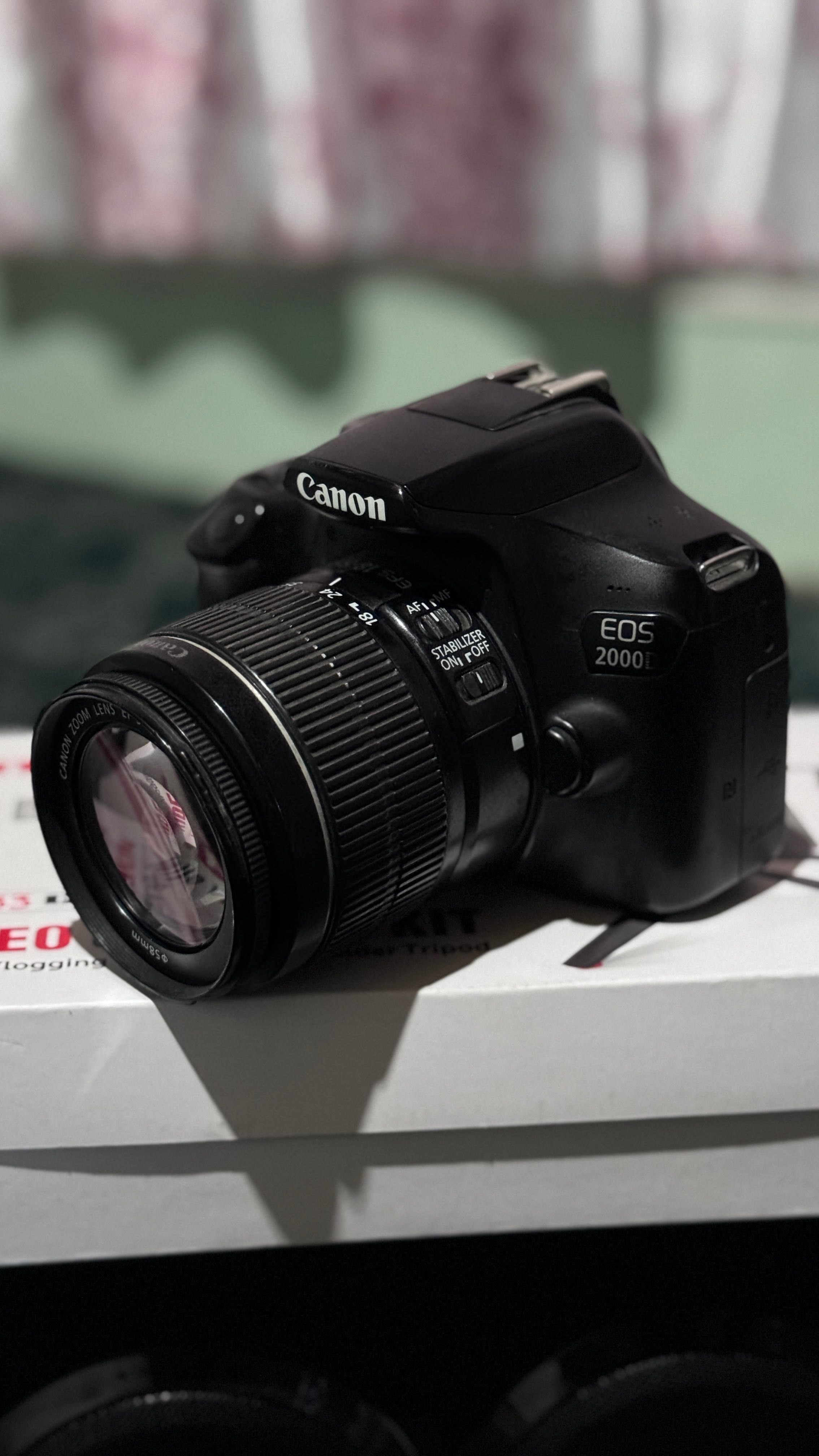 Фотоаппарат Canon EOS 2000D