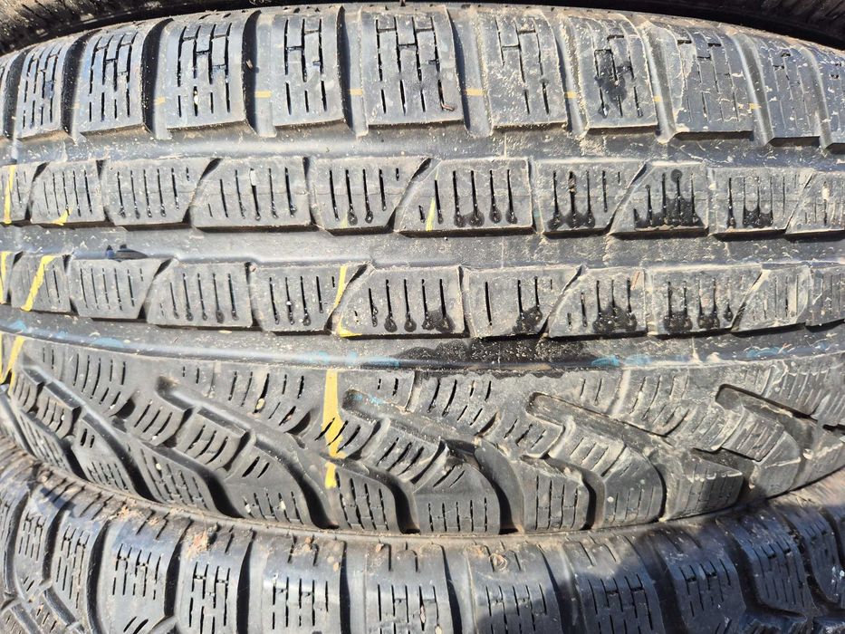 4 Anvelope de IARNA - 215/65/16 - PIRELLI Stare buna DOT Vechi