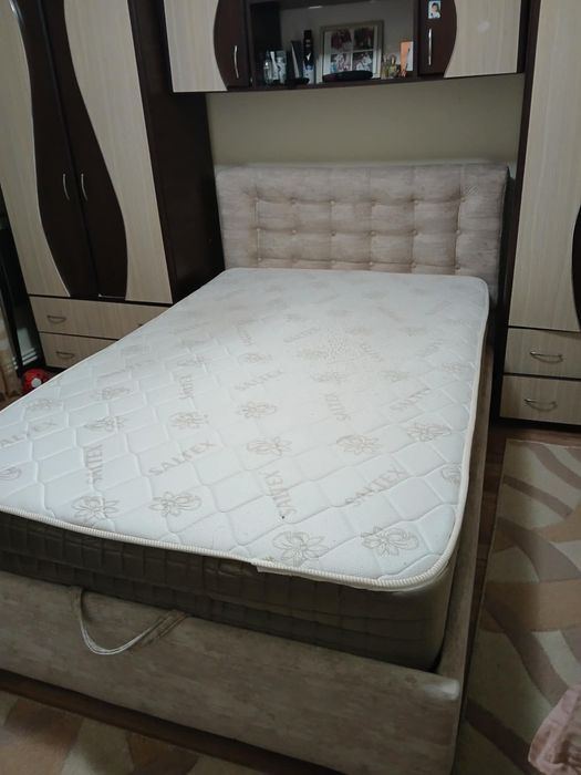 Pat de dormitor cu spațiu de depozitare