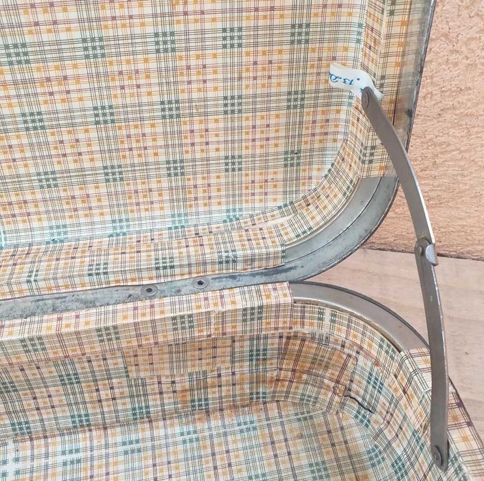 geamantan vintage, valiza veche, bagaj recuzita cufar retro comunism