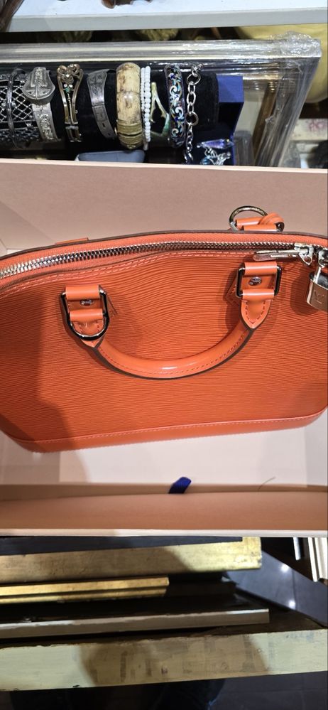 Louis Vuitton Epi Alma PM оригинална
