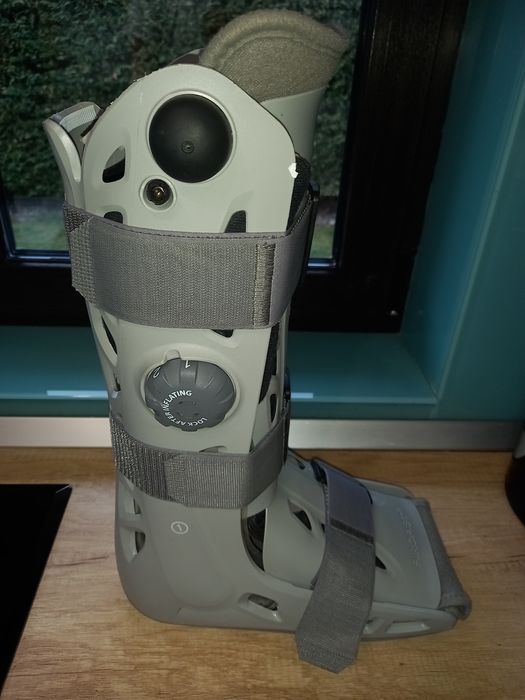 Orteza aircast  impecabila.