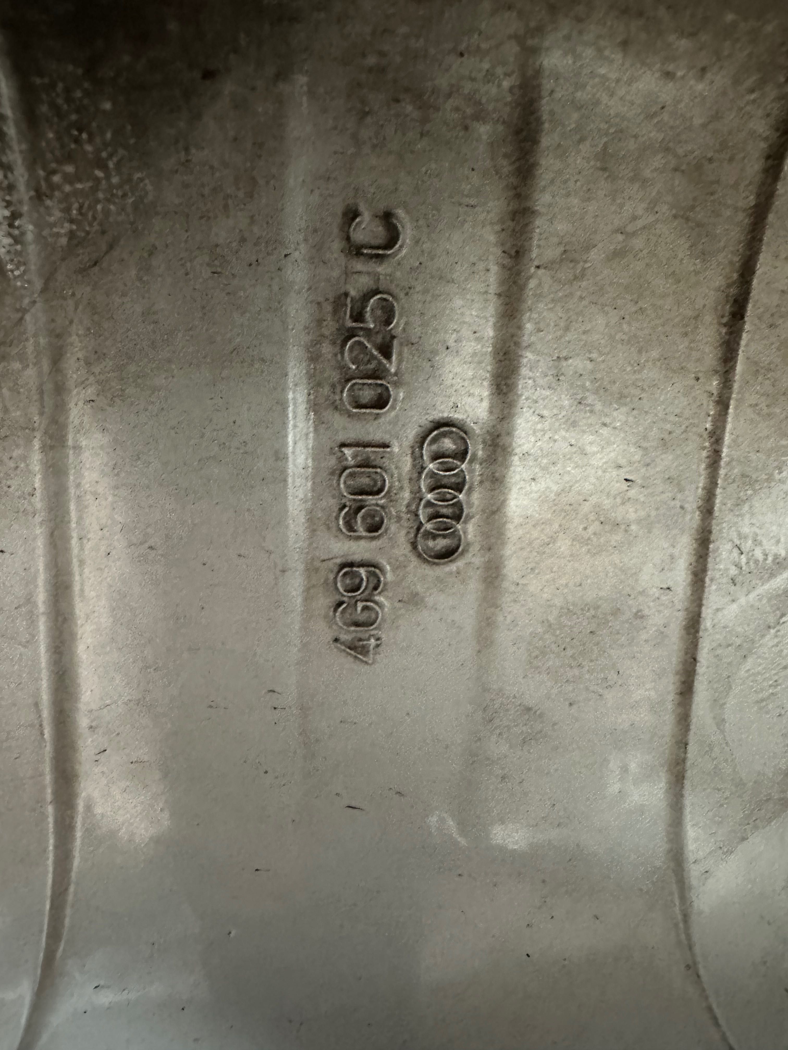Зимни гуми Dunlop 235/55 R 18 с джанти за Ауди А6