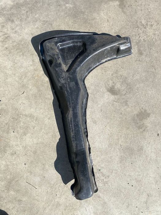 Burete aripa izolatie stanga VOLVO V40 V40 CROSS COUNTRY 31283054