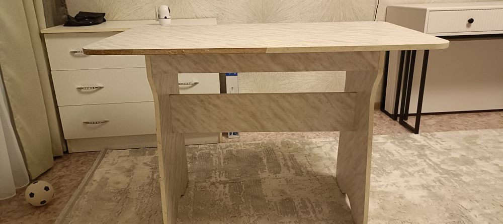 Продам кухонный стол