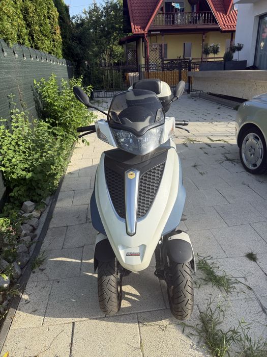 Vand triciclu 125 cmc permis B