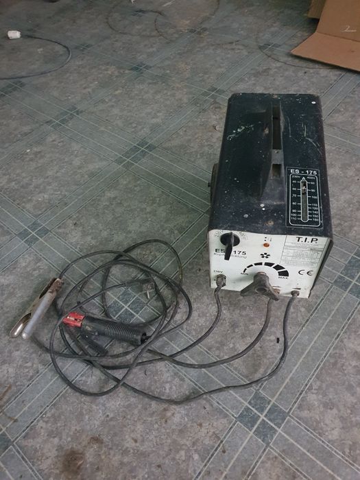 Vând aparat de sudura cu electrozi 220v