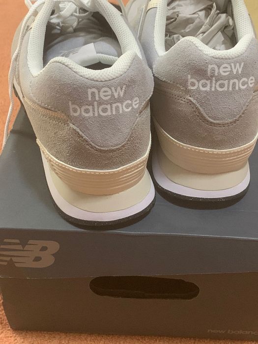 Se vând adidași new balance