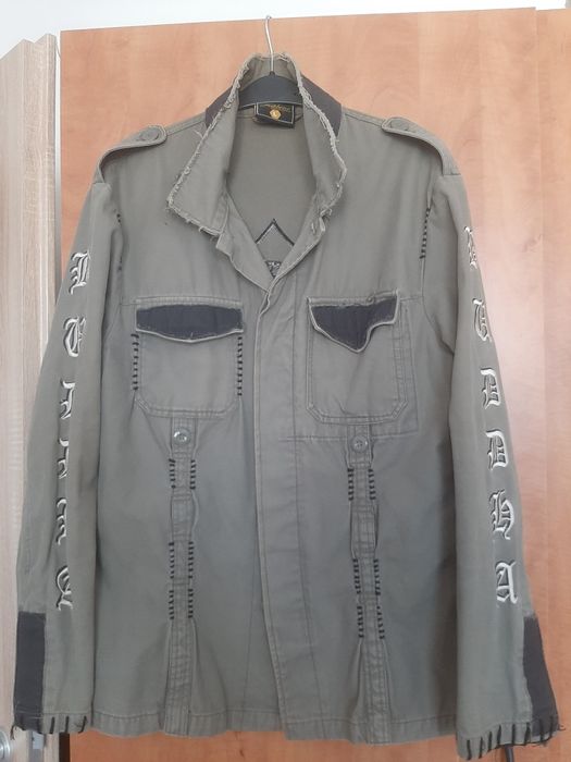 Jacheta cu nasturi și imprimeu Fishbone