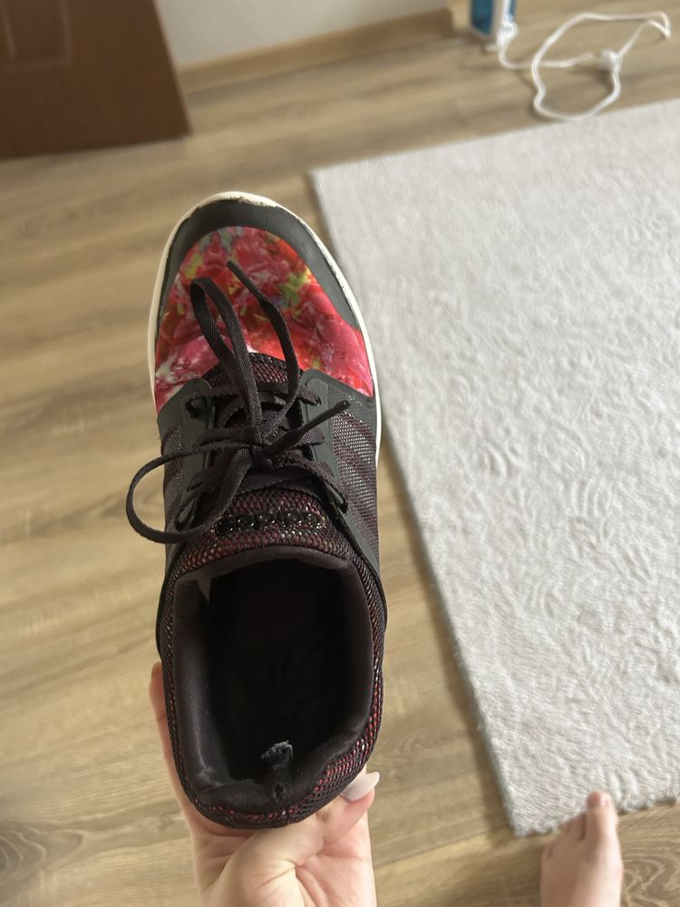 Обивки на ,, Adidas”