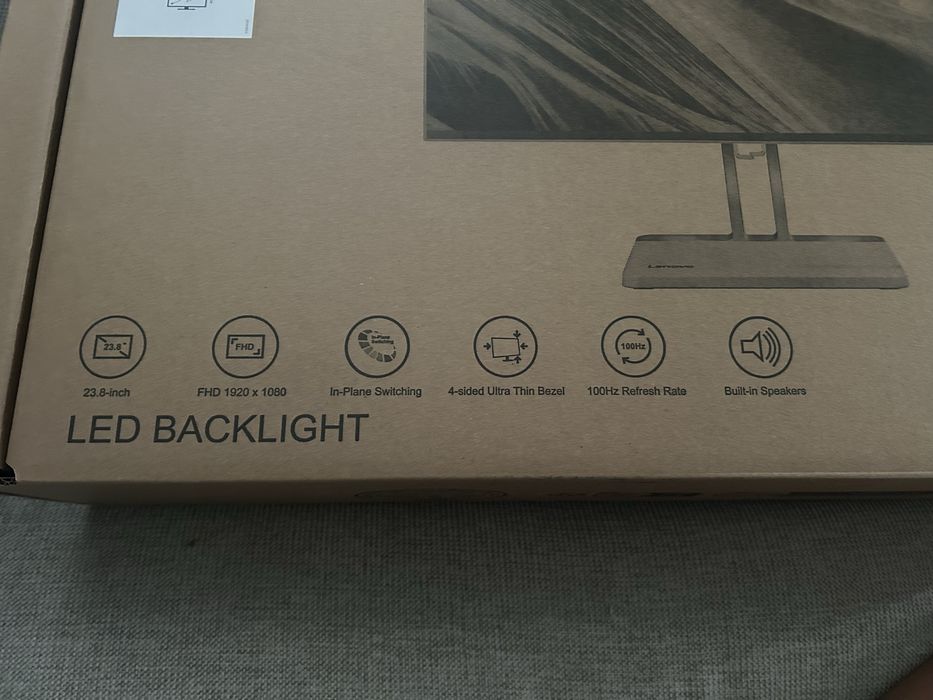 Monitor LENOVO 24 cm