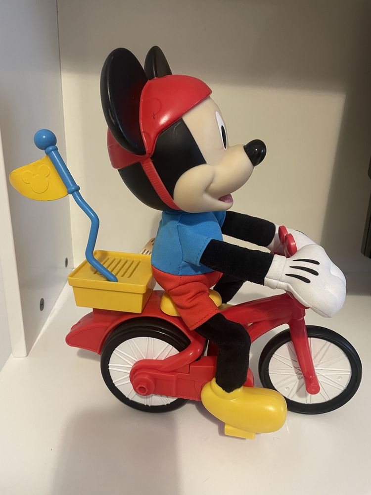 Mickey pe tricicleta