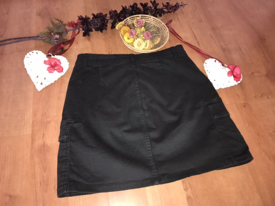 Пола с джобчета