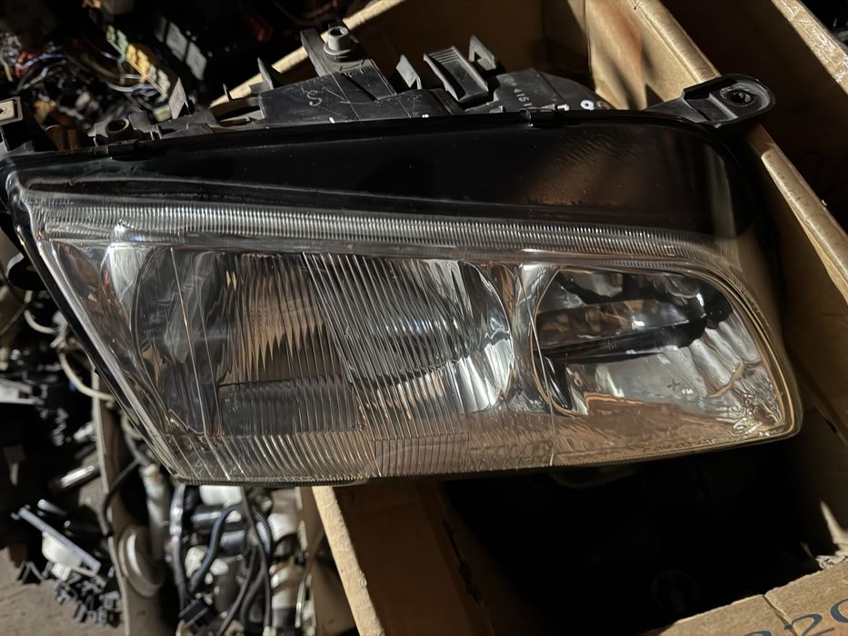 Фара правая мазда птичка 626 GF 97-99 привозная