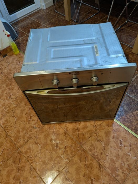 Фурна за вграждане / Hotpoint-Ariston FB 51.1 IX/HA / корозирал корпус
