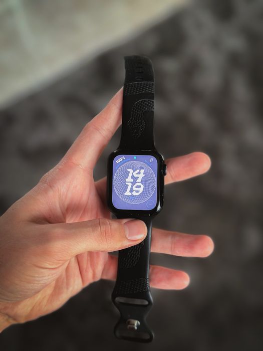 Продавам Apple Watch SE (2022) 44mm