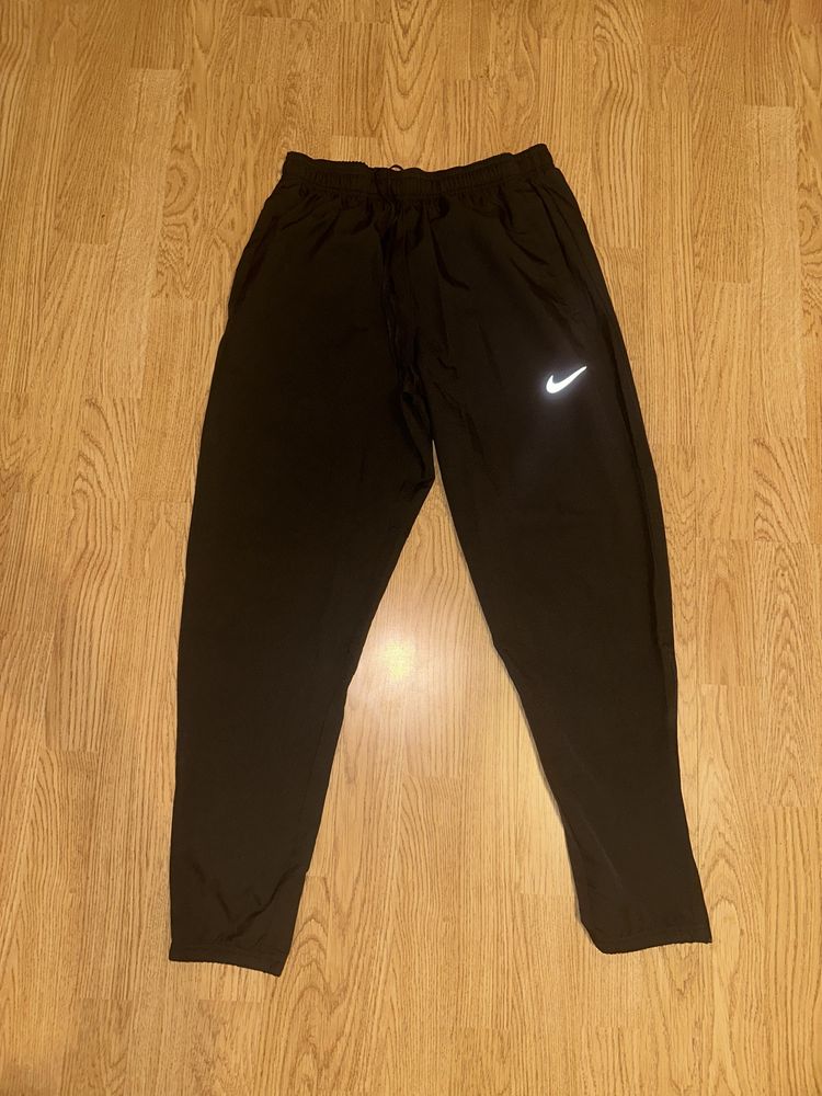 Vand pantaloni nike challanger woven track